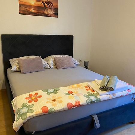 Apartmani Marija Povljana Esterno foto