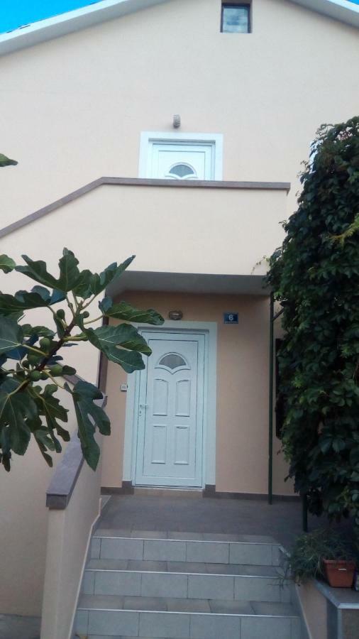 Apartmani Marija Povljana Esterno foto